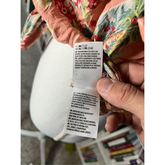 American Eagle Salmon Pink Tropical Short Sleeve Tie Front Button Up Shirt Small - Picture 8 of 8